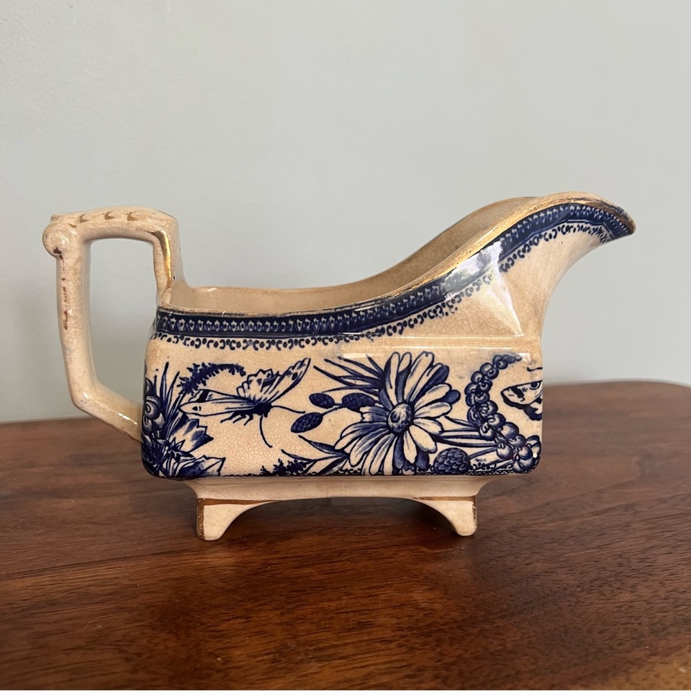 1880s British Pottery Blue and Cream Ceramic Gravy Boat with Gold details